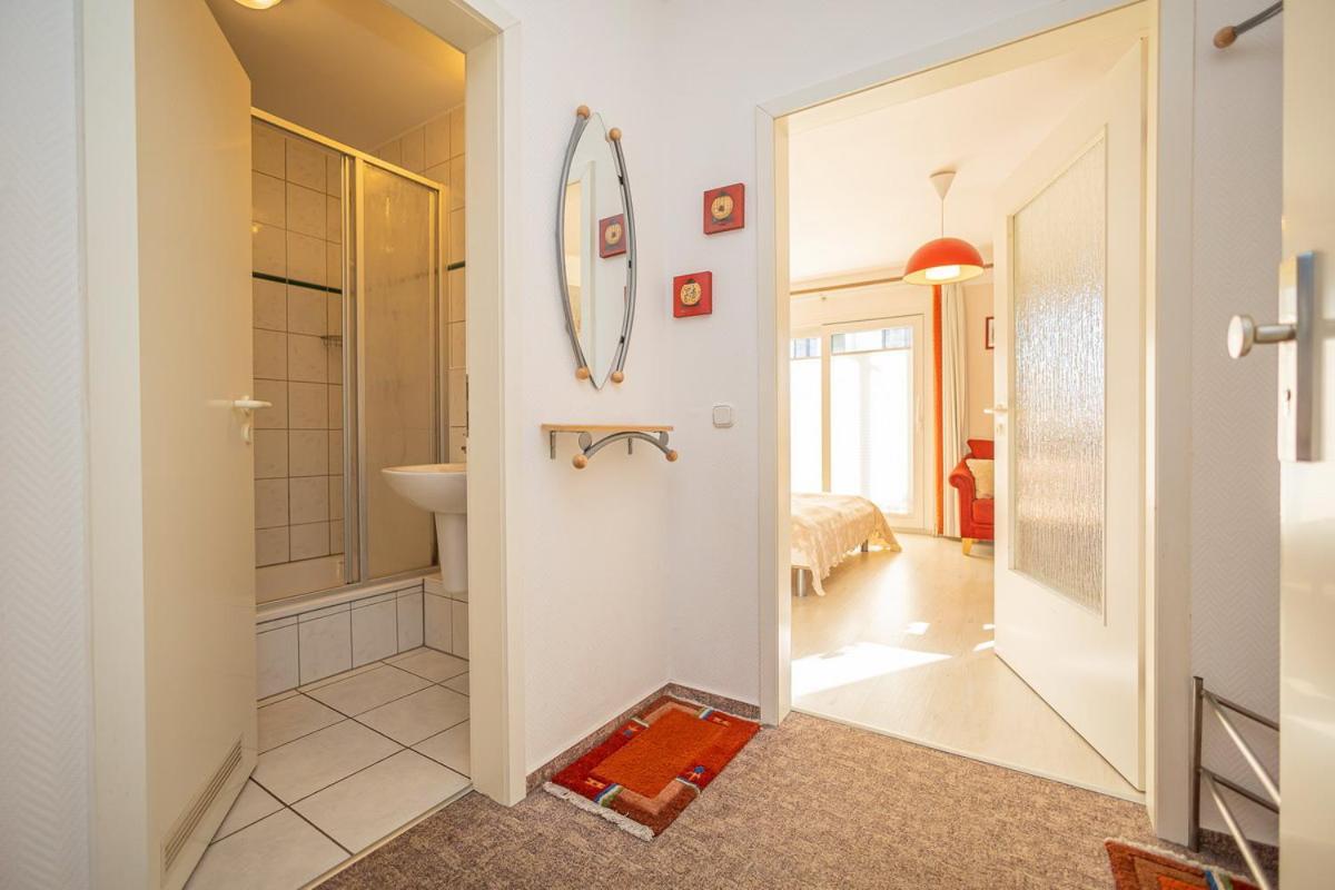 Studio Stranddistel: Cozy Beach Retreat for Two in Zingst Exterior photo