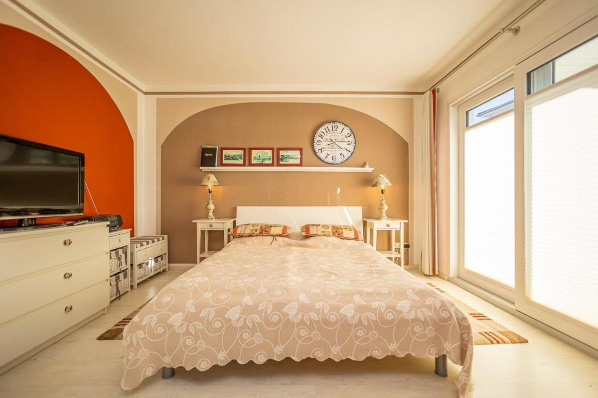 Studio Stranddistel: Cozy Beach Retreat for Two in Zingst Exterior photo
